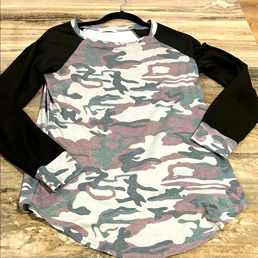 Alife Camouflage Tee with long sleeves baseball jersey style sz S NWOT
